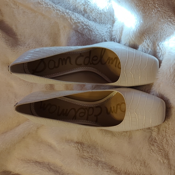 Pumps - Picture 1 of 2